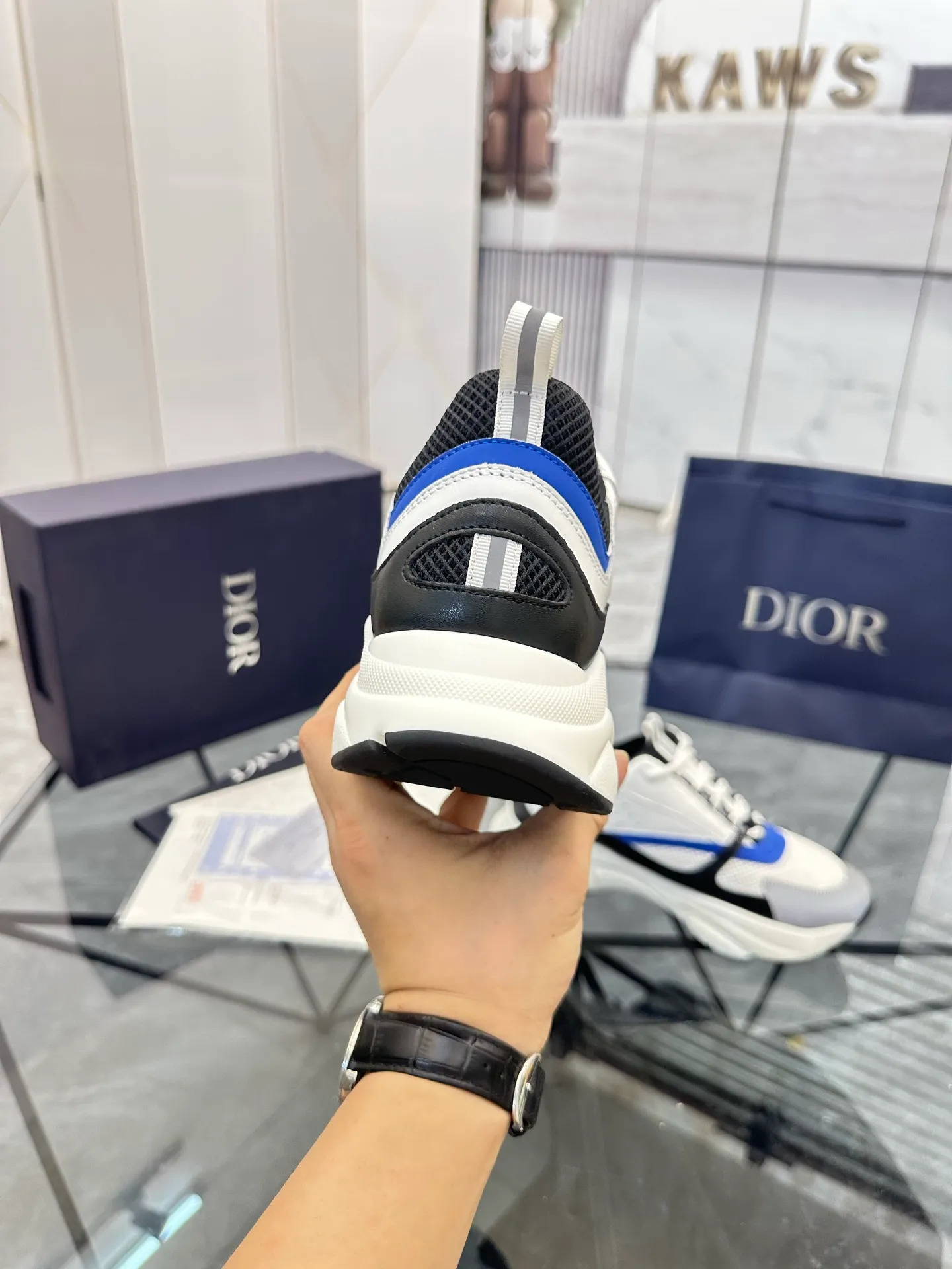 Men's shoes: 💰P460¥ Ready in Guangzhou, fully packaged Product trademark: Dior* "Dior*" low-top casual shoes Regular size: 38-46 (can be customized to 47) B22 Product materials: imported cowhide leather upper spliced ​​with original fabric, breathable lining, original outsole. Number: 920